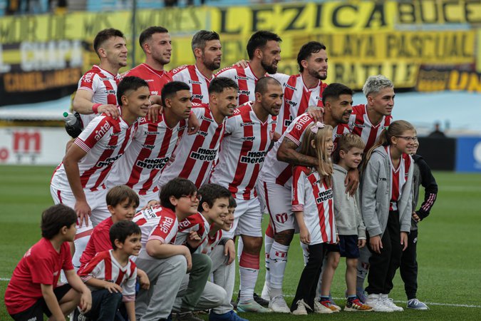 Peñarol venció 3-0 a River y continúa en lo más alto del torneo clausura y tabla  anual por el fútbol profesional uruguayo.