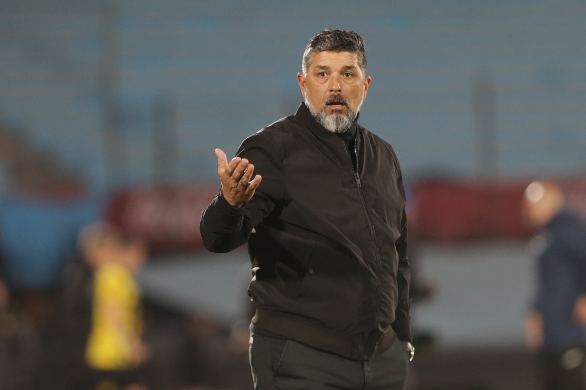 Leo Ramos fue operado tras dolor en el pecho y se encuentra en CTI: ¿qué dicen en Danubio?