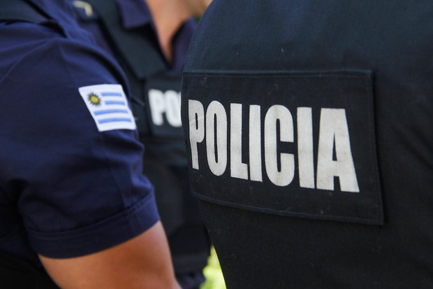 Policía abatió a delincuente que rapiñaba a mujer fuera de un supermercado en Cordón