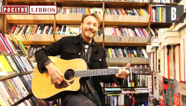 Músicos y anaqueles