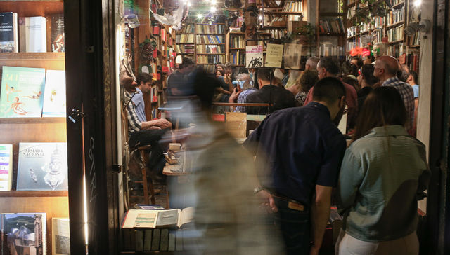 La luna acompaña la lectura