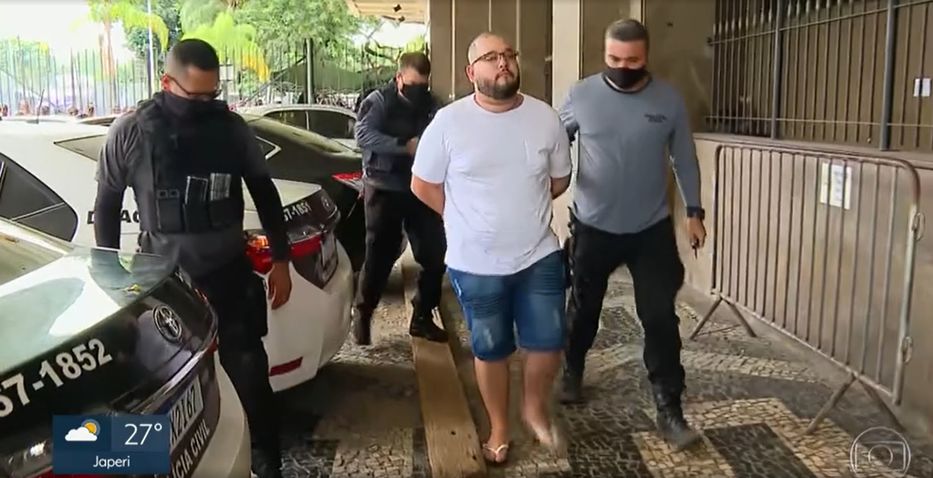 Foto: captura de video de TVGlobo de la detención de Taillon de Alcântara Pereira Barbosa en 2020
