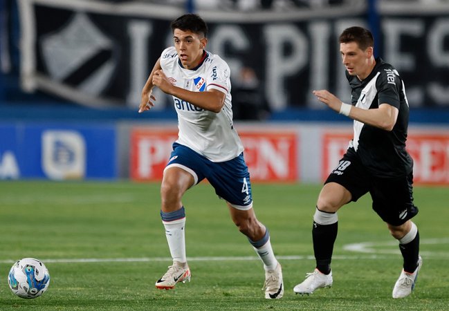 Hoy juega el Decano del Fútbol Uruguayo! 🇳🇱 En el Gran Parque Central  recibimos a Danubio. #VamosBolsoVamos