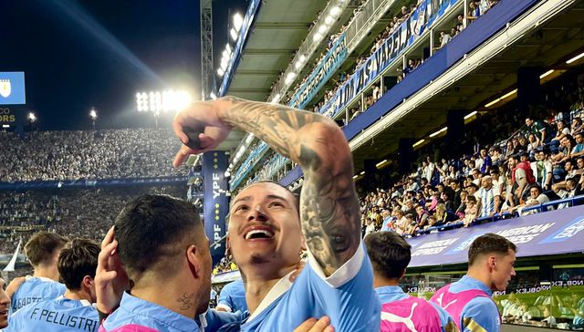 Más celeste que albi