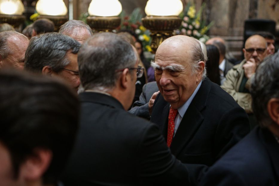 El expresidente Julio María Sanguinetti en el velatorio de Danilo Astori, en el Salón de los Pasos Perdidos. Foto: Gastón Britos / FocoUy