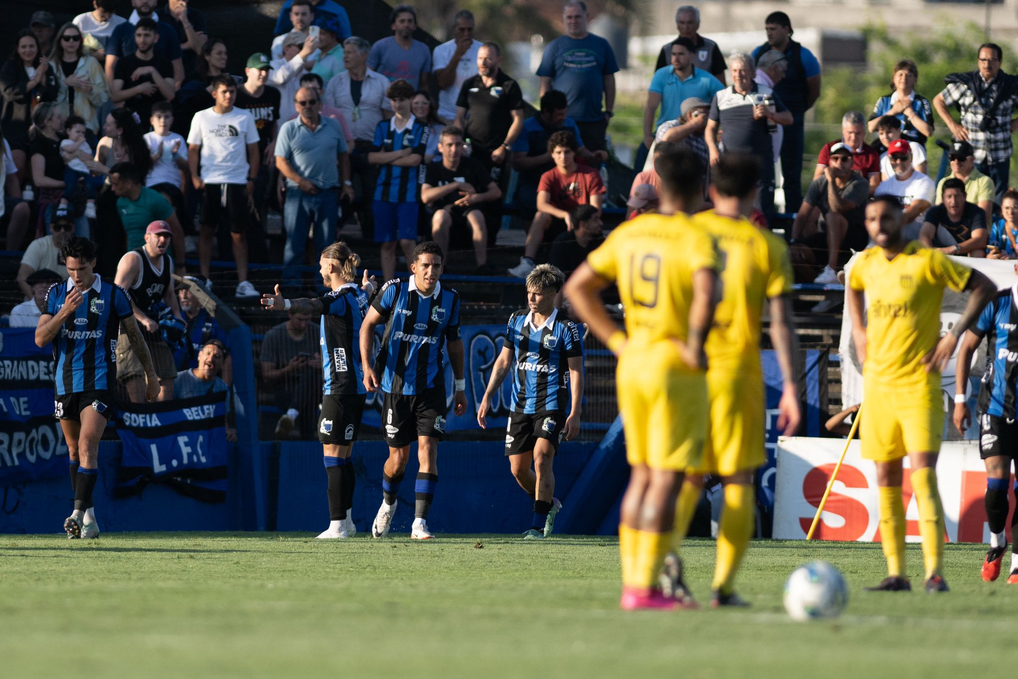 Ventaja inicial! – Liverpool derrotó 2-0 a Peñarol en la final de ida del fútbol  uruguayo