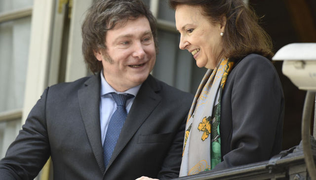 Escribe Carlos Domínguez Avila