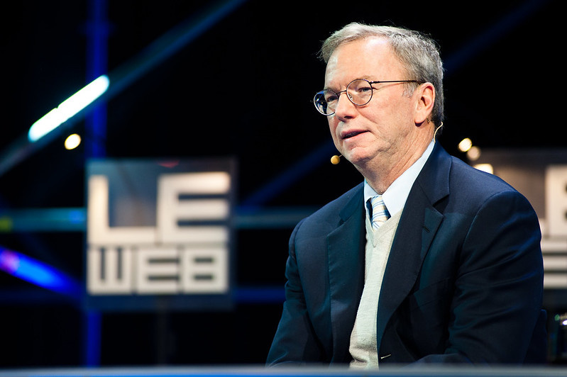 “Me ganaron”: Eric Schmidt, ex CEO de Google, admitió que la IA lo superó como programador