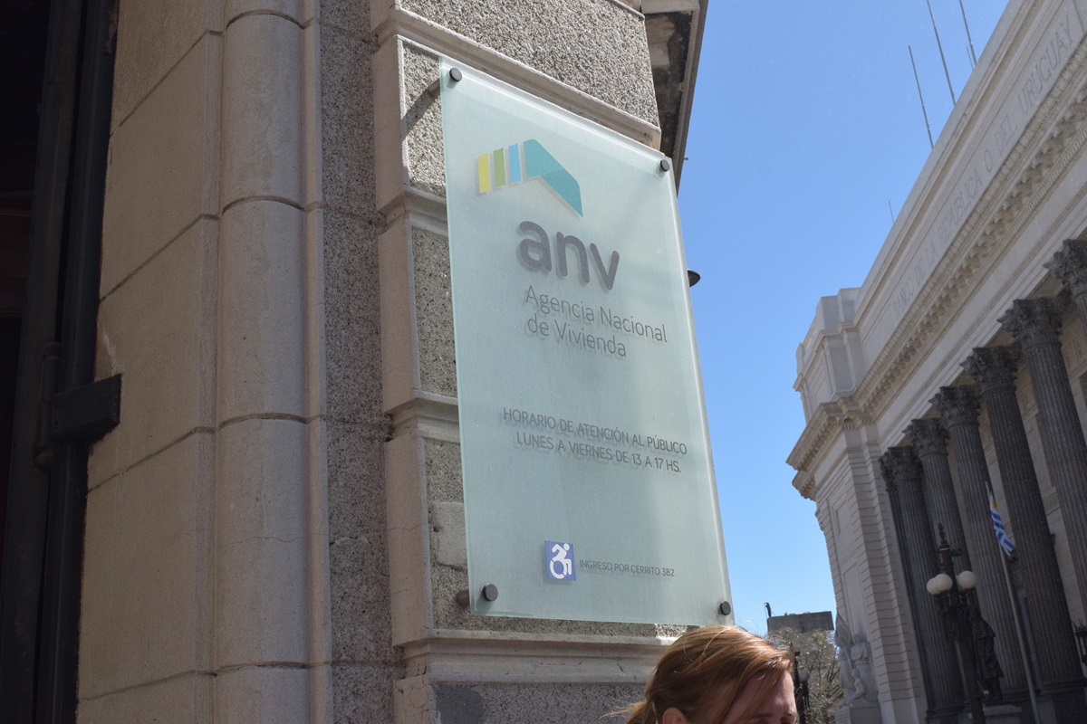 AEBU denuncia “discriminación sin precedentes” por aumento salarial a ...