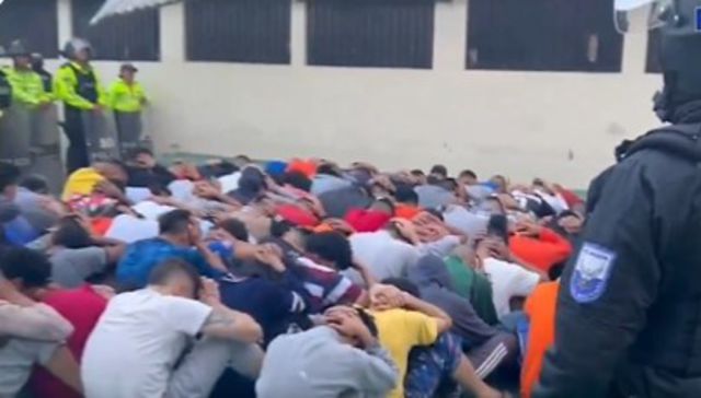 Ya tu pecho, tu pecho rebosa