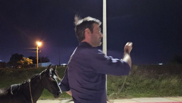 Sin lazo ni espuelas