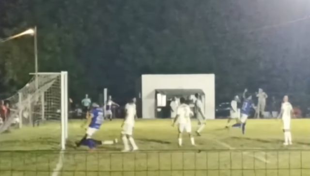 Cabezazo que resuena