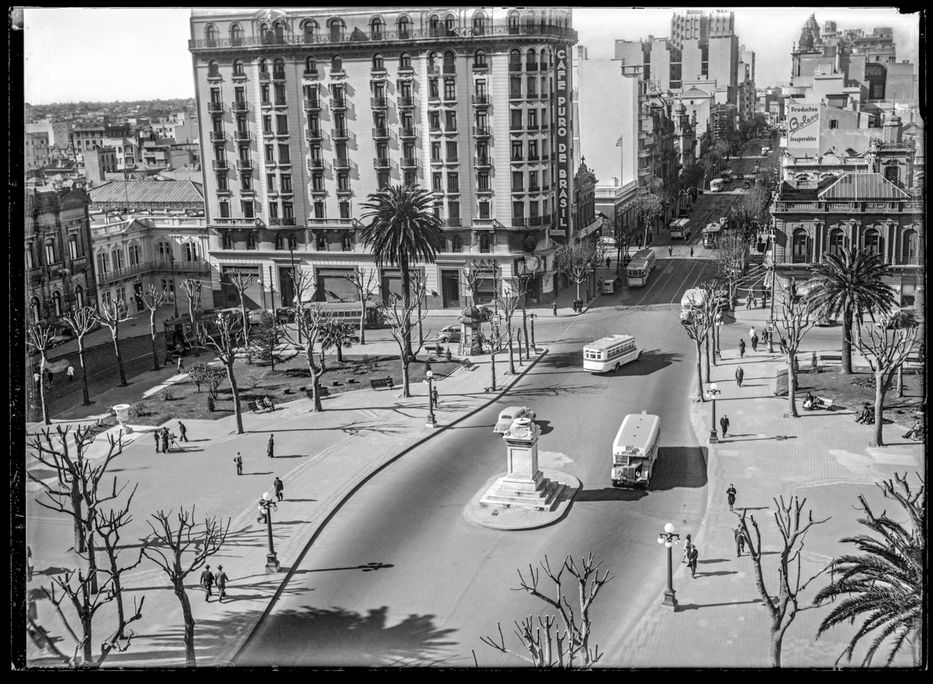 Plaza Cagancha, en Av. 18 de Julio (1940)