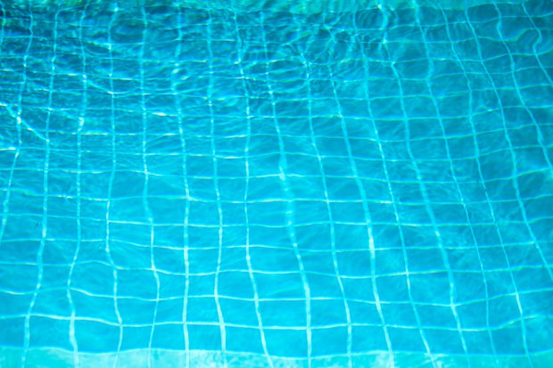 Mujer fue encontrada sin pulso en piscina de hotel en Punta del Este; fue hospitalizada