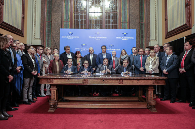 Sin el FA, los seis partidos de la coalición emiten declaración conjunta sobre Venezuela