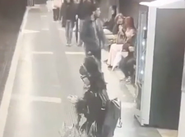 Un hombre agredió “sin motivo” al menos a 10 mujeres en el Metro de Barcelona