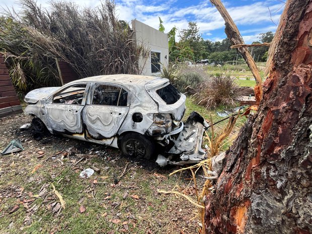 Dormían en Punta Ballena, se despertaron por un estruendo y vieron su auto prendido fuego
