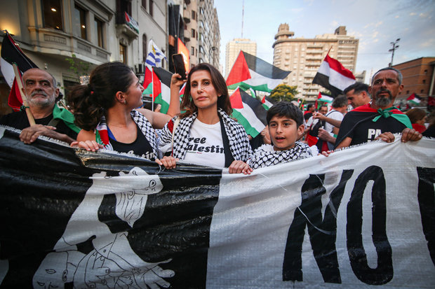 Embajadora Rasheed acudió a la marcha “por Palestina” a la que adhirió el Pit-Cnt