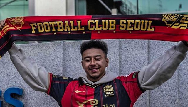 Y fue bajando escalones