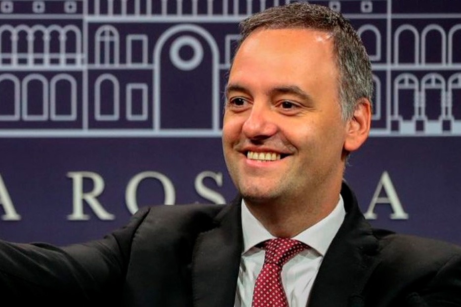 Renunció Manuel Adorni, figura clave del gobierno de Milei, tras denuncias por corrupción