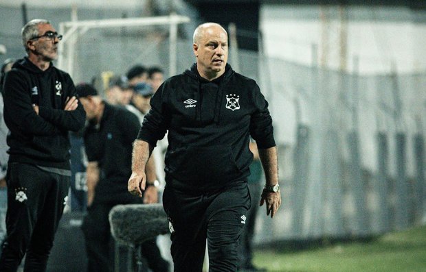 Cerro oficializó a Alejandro Cappuccio: será el tercer DT del Villero en la temporada