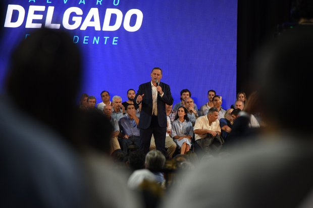 Delgado lanzó su campaña para “poner un segundo piso de transformaciones” en Uruguay