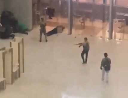 Al menos 40 muertos y 100 heridos en tiroteo e incendio en centro comercial en Rusia