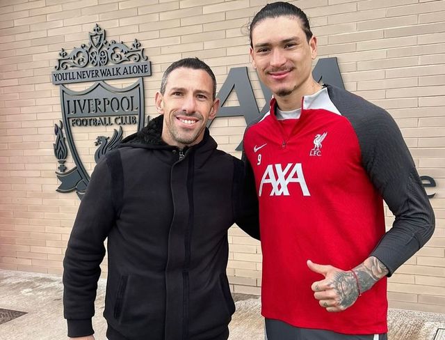 El reencuentro de Maxi Rodríguez con Darwin Núñez en un entrenamiento ...