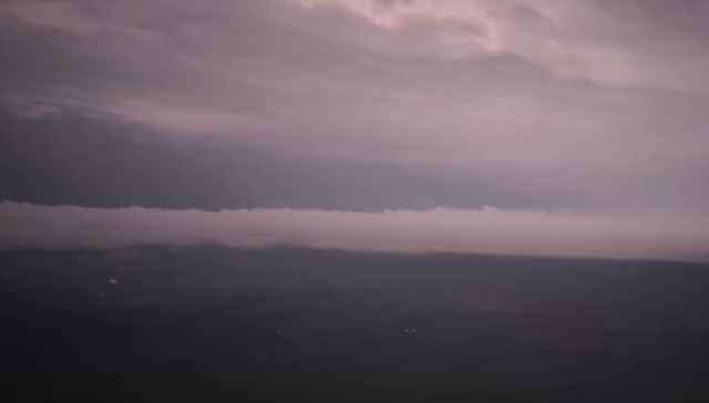 De noche, pero con luz