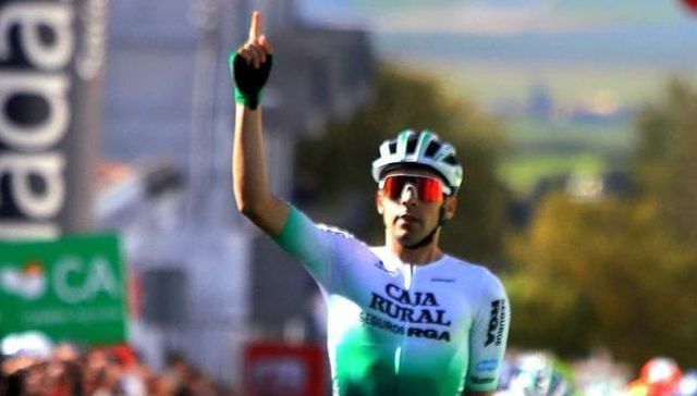 Parado en los pedales