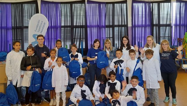 La Escuela N° 178 de Casavalle recibió 500 kits escolares de Fundación Telefónica Movistar