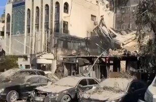Muertos y heridos en bombardeo a consulado iraní en Siria; gobierno culpa a Israel