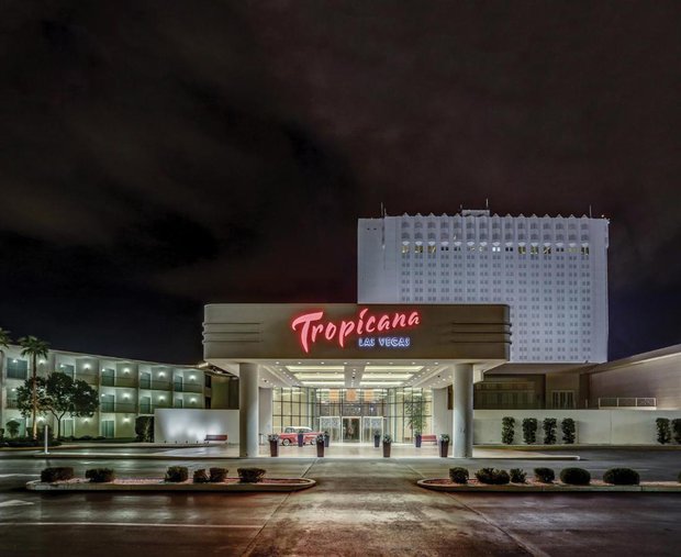 Cierra el hotel Tropicana de Las Vegas, que alojó desde James Bond a show de Elvis Presley