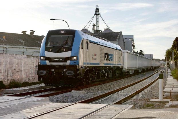En imágenes: así llegó a Montevideo el tren con la primera carga de celulosa de UPM 2