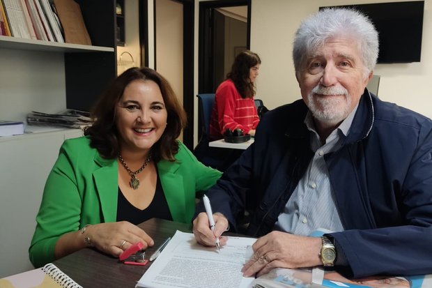 Esteban Valenti firmó por el plebiscito contra la usura impulsado por Cabildo Abierto