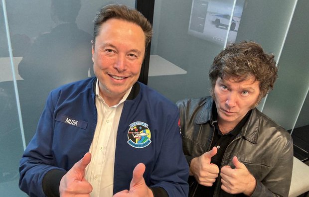 “Mi hermana, el jefe”: Javier Milei y Elon Musk se reúnen en la fábrica de Tesla en Texas