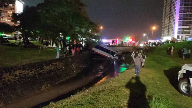 Malvín: al menos diez heridos —uno grave— en caída de bus en puente de Avenida Italia