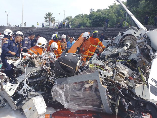 Diez militares muertos al chocar dos helicópteros de la Marina de Malasia en el aire