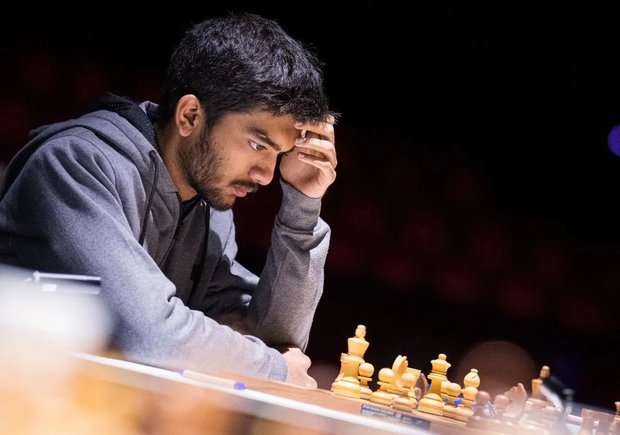 Un indio de 17 años superó a Kasparov; ahora busca ser el rey más joven del ajedrez