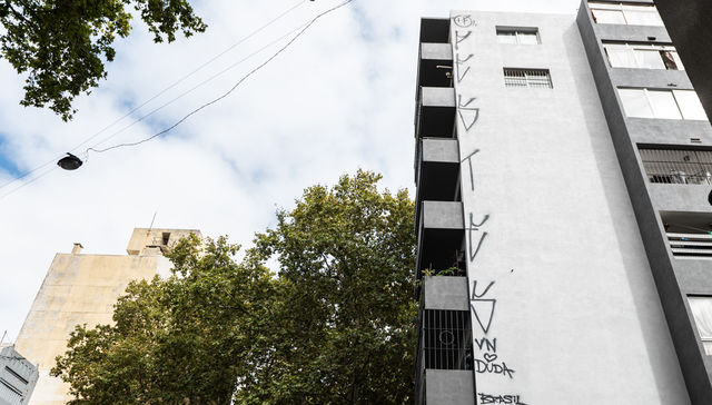 Los Tontos, Los Traidores...