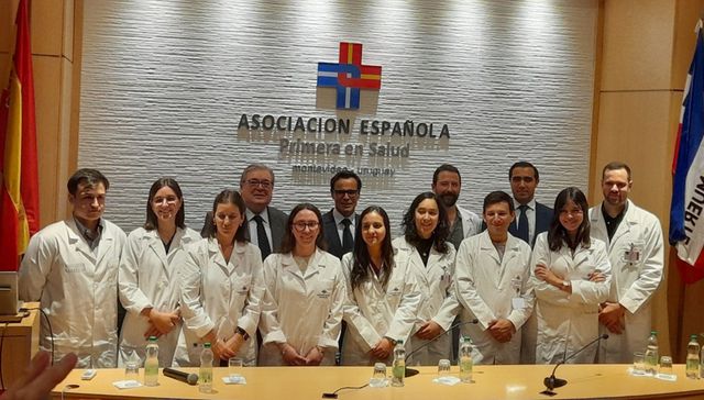 Nueva generación de médicos residentes se incorpora a la Asociación Española