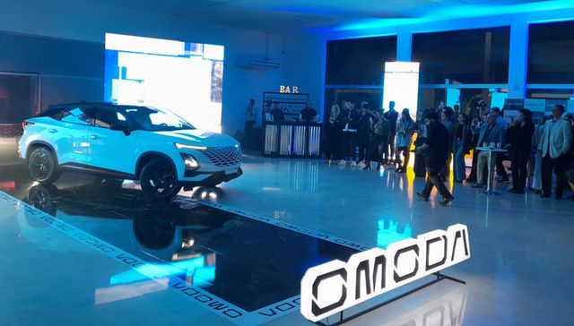 Llegaron los vehículos Omoda a Uruguay: Grupo Santa Rosa presentó sus dos modelos
