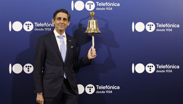 Telefónica realizó el toque de campana en la Bolsa de Madrid con motivo de su centenario