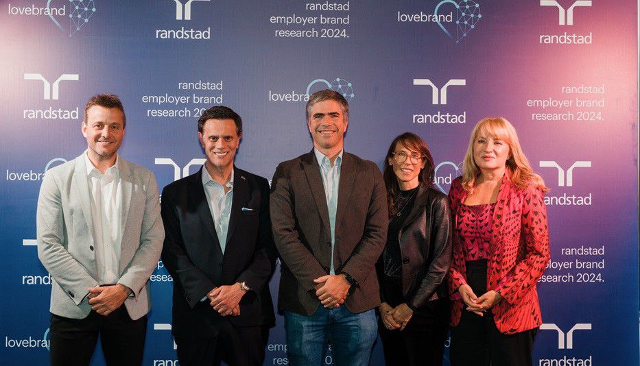 Juan Pablo Lara, Gabriel Valdés, Carlos Etcheverrigaray, Amanda Garcia Järvinen y Andrea Ávila. Foto: cedida a Montevideo Portal