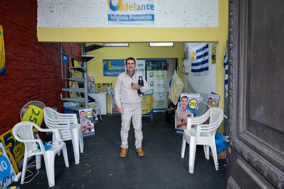 Carlos Iafigliola en la sede de la Lista 252, en Malvín. Foto: Javier Noceti / Montevideo Portal
