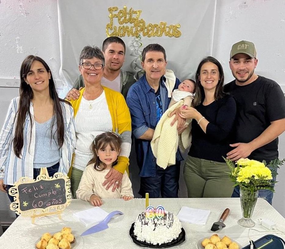 Carlos Iafigliola y su familia. Foto: cedida a Montevideo Portal