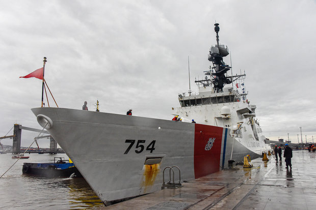 FA pide llamar a comisión a Castaingdebat y Paganini por arribo de buque militar de EE.UU.