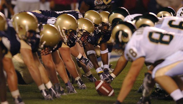 Papá Noel con casco y hombreras