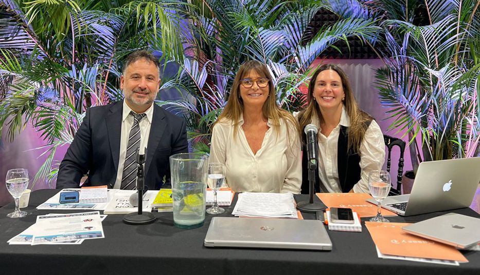 Andrés Silva Arancibia, María Herrera y Carolina Vidiella. Foto: cedida a Montevideo Portal