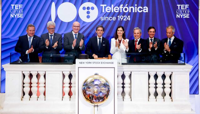 Telefónica “toca la campana” en la Bolsa de Nueva York para celebrar sus 100 años